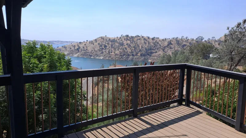 The deck overlooking Millerton Lake at the residence